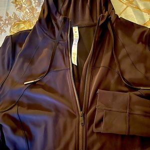 Lululemon Jacket, size 14, worn only once, excellent condition like new, black